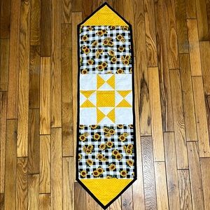 Cute Sunflower Table Runner 🌻